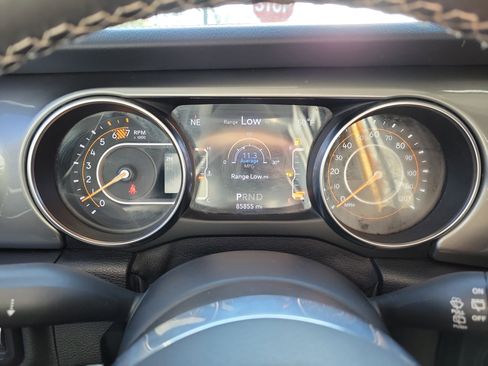 Used 2019 Jeep Wrangler Unlimited Sahara image 25