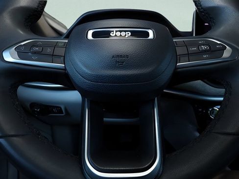 Used 2024 Jeep Compass Latitude AWD/4WD image 30