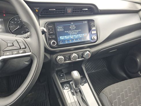 Used 2024 Nissan Kicks SV image 29
