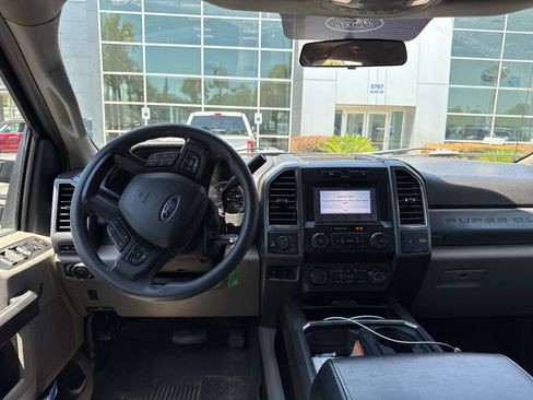 Used 2019 Ford F250 XLT w/ XLT Premium Package AWD/4WD image 11