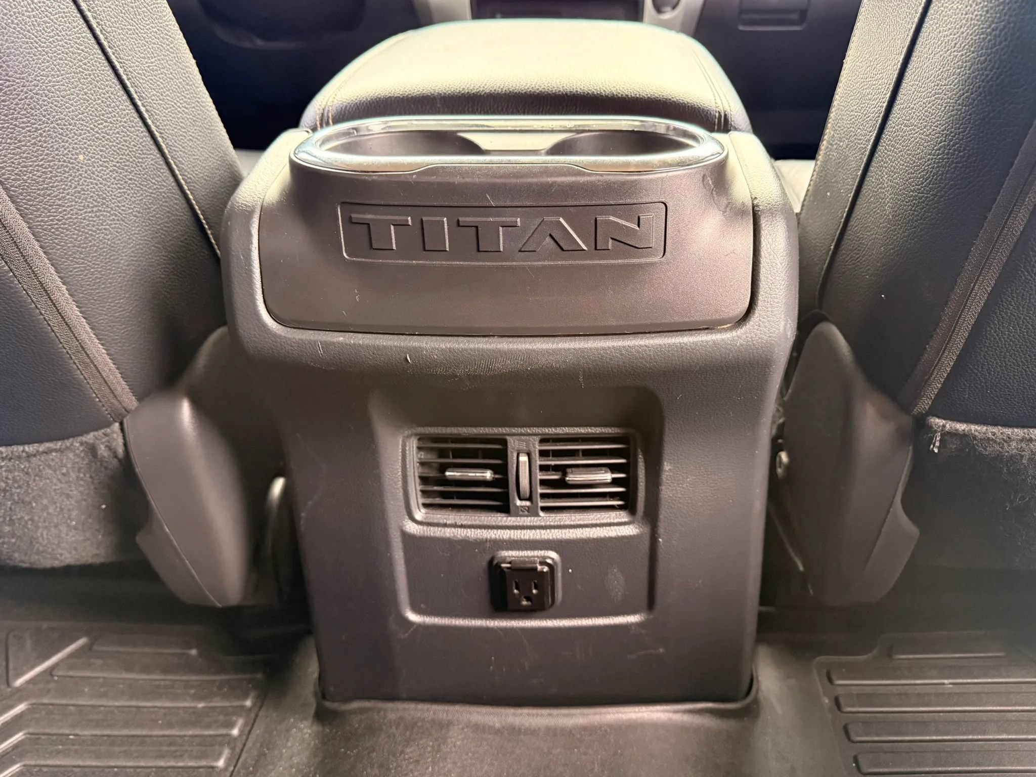 Used 2017 Nissan Titan SL w/ SL Towing Convenience Package RWD image 37