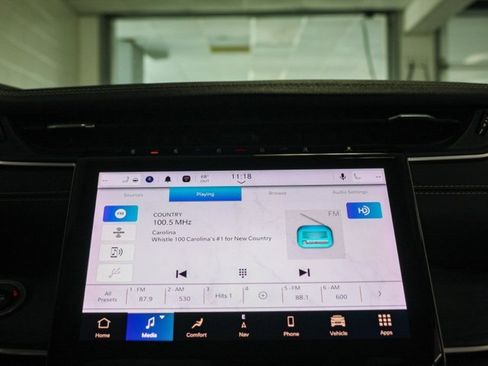 Used 2023 Jeep Grand Cherokee Limited w/ Black Appearance Package image 13