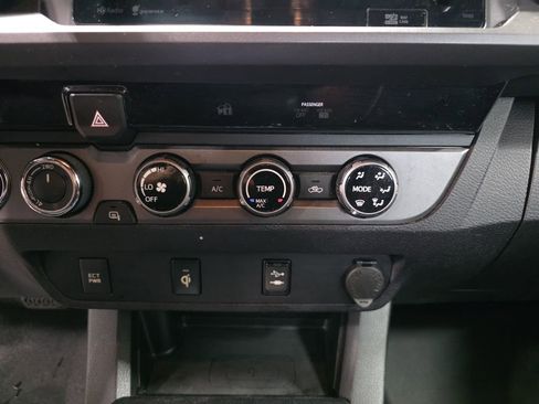 Used 2016 Toyota Tacoma TRD Sport w/ Towing Package image 23