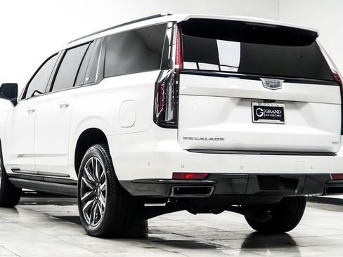 Used 2024 Cadillac Escalade ESV Sport w/ Touring Package AWD/4WD image 13