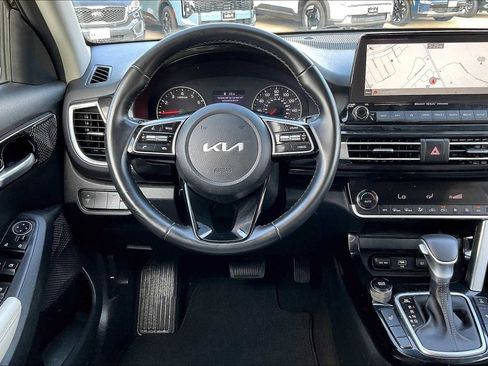 Certified 2022 Kia Seltos EX image 13