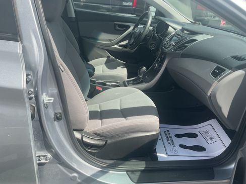 Used 2015 Hyundai Elantra SE w/ Option Group 02 FWD image 9