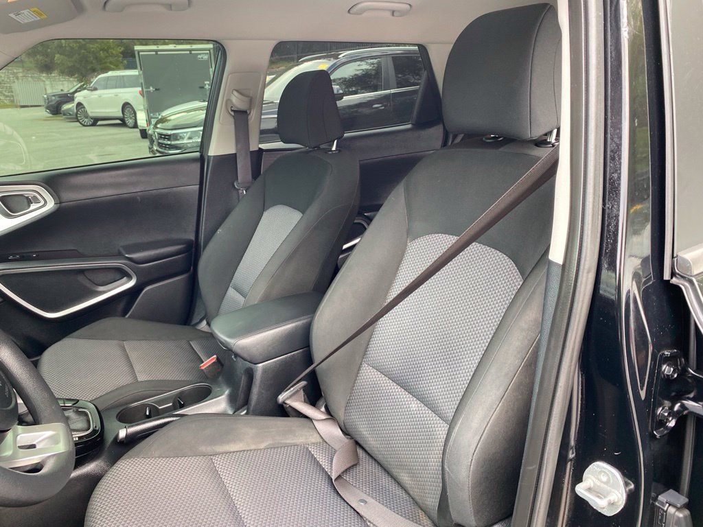 Used 2022 Kia Soul LX w/ Technology Package FWD image 14
