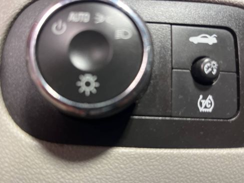 Used 2009 Chevrolet Impala LT FWD image 5