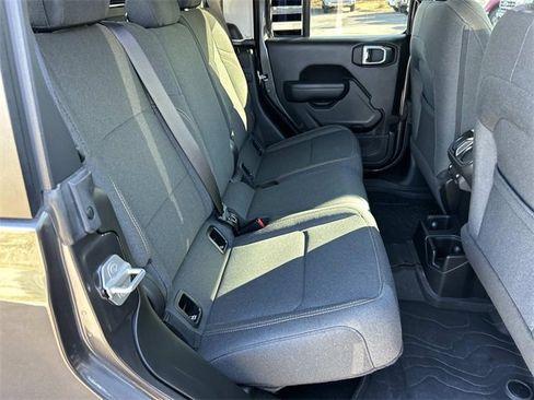 Used 2024 Jeep Gladiator Sport image 24