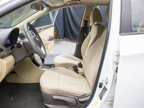 Used 2014 Hyundai Accent GLS image 25