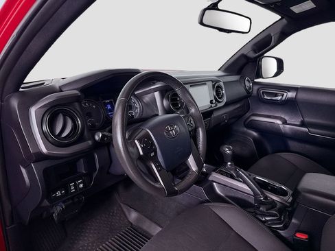 Certified 2017 Toyota Tacoma TRD Sport w/ Tow Package (A/T) AWD/4WD image 9