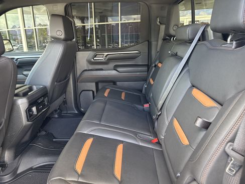 Used 2023 GMC Sierra 1500 AT4 w/ Technology Package AWD/4WD image 30