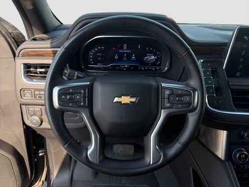 Used 2023 Chevrolet Suburban Premier image 10