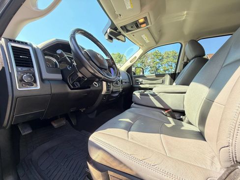 Used 2019 RAM 1500 Big Horn RWD image 11
