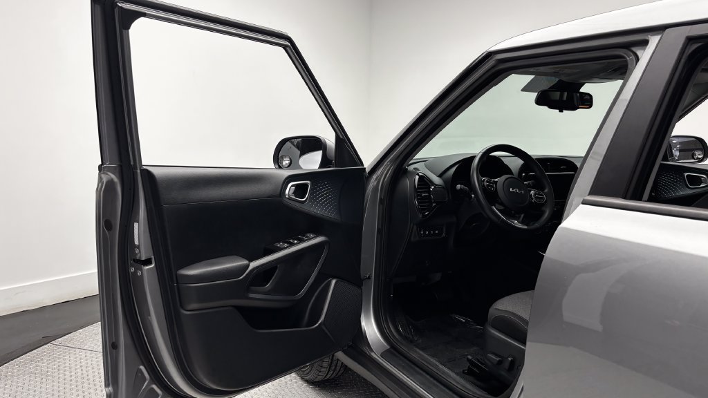 Used 2025 Kia Soul EX FWD image 14