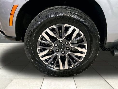 Used 2026 Chevrolet Tahoe Z71 w/ Sun And Tow Package AWD/4WD image 9