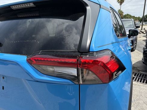 Used 2021 Toyota RAV4 XLE w/ Convenience Package FWD image 12