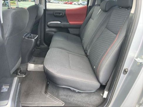 Certified 2022 Toyota Tacoma SR5 AWD/4WD image 24