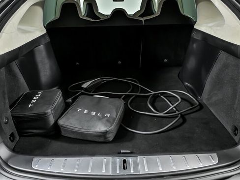 Used 2018 Tesla Model X 75D image 13