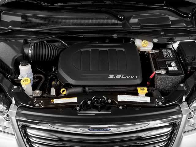 Used 2012 Chrysler Town & Country Touring w/ Entertainment Group #1 FWD image 8