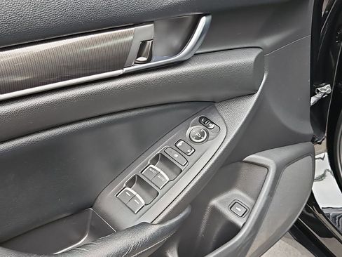 Used 2018 Honda Accord Sport image 16