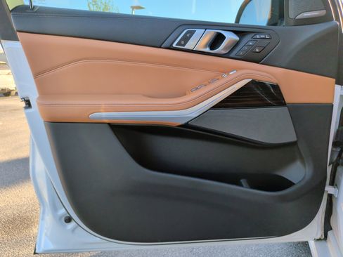 Used 2023 BMW X7 xDrive40i w/ Premium Package image 28