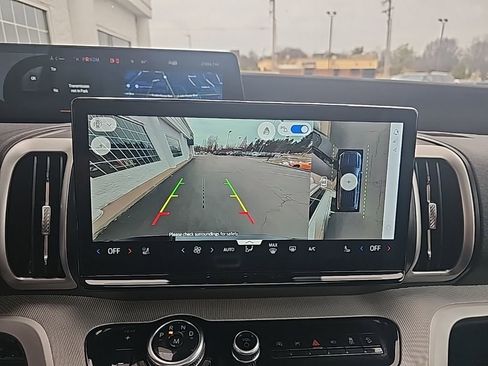 Used 2025 Ford Expedition Active image 19