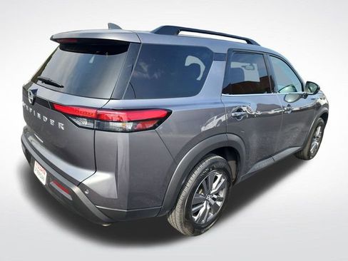 Used 2025 Nissan Pathfinder SV image 5