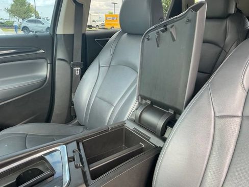 Used 2020 Buick Enclave Essence AWD/4WD image 29