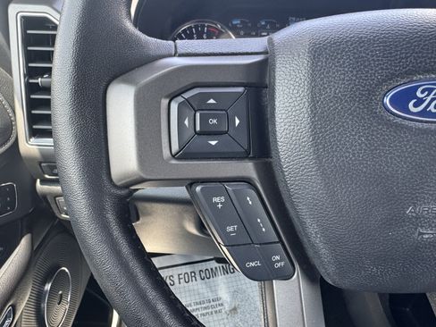 Used 2018 Ford Expedition XLT w/ Equipment Group 202A RWD image 9
