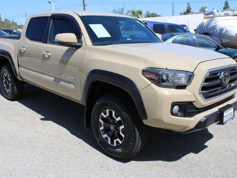 Used 2018 Toyota Tacoma TRD Off-Road RWD image 3