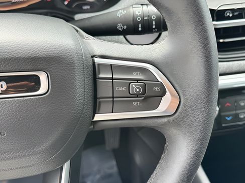 Used 2023 Jeep Compass Latitude AWD/4WD image 12