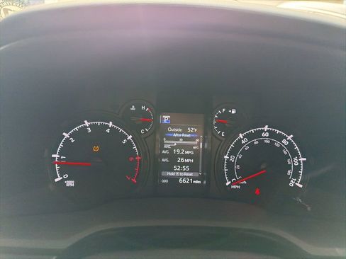 Used 2022 Toyota 4Runner SR5 AWD/4WD image 9