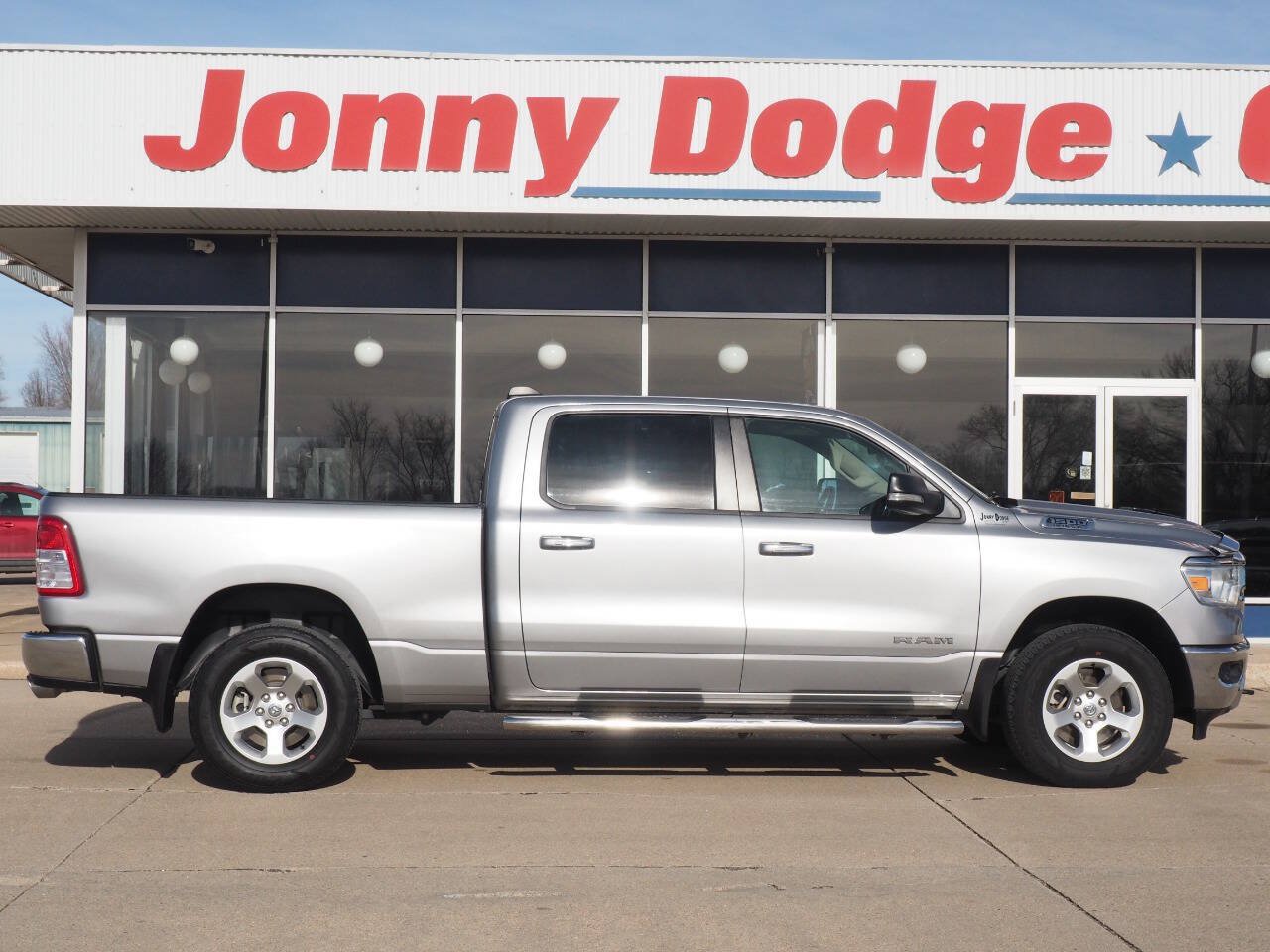 Used 2020 RAM 1500 Big Horn AWD/4WD image 1
