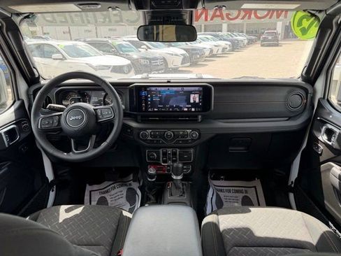 Used 2025 Jeep Gladiator Mojave w/ Convenience Group image 32