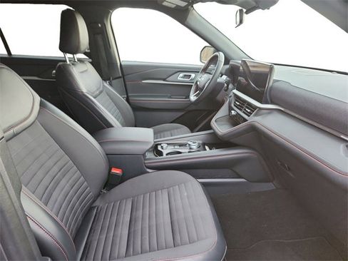 Used 2025 Ford Explorer ST-Line image 17