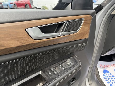 Used 2024 Volkswagen Atlas SE image 21