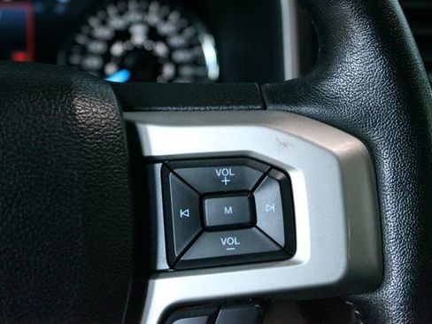 Used 2017 Ford F150 Lariat w/ Equipment Group 502A Luxury AWD/4WD image 19