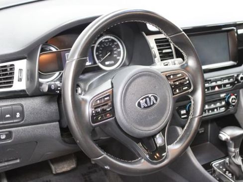 Used 2017 Kia Niro EX image 13