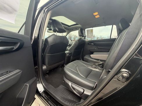 Used 2021 Toyota Highlander XLE image 20