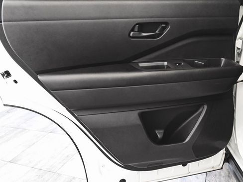 Used 2023 Nissan Pathfinder SV image 11