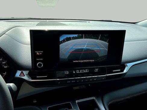 Used 2025 Toyota Sienna XLE FWD image 27