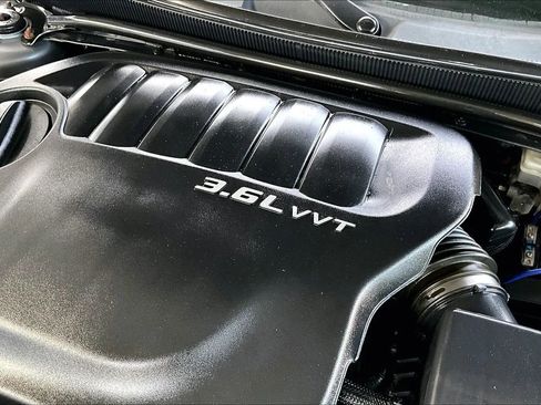 Used 2013 Dodge Avenger R/T image 26