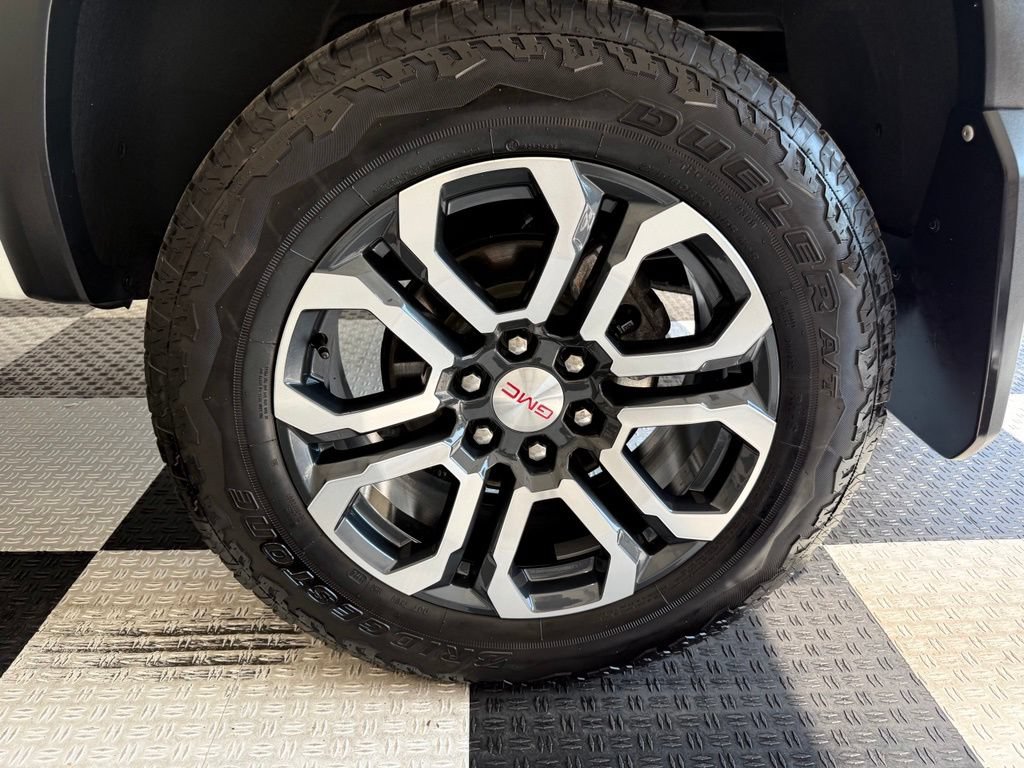 Used 2024 GMC Canyon AT4 w/ Technology Package AWD/4WD image 11