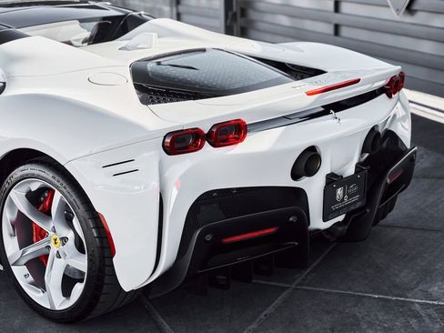 Used 2025 Ferrari SF90 Spider image 11