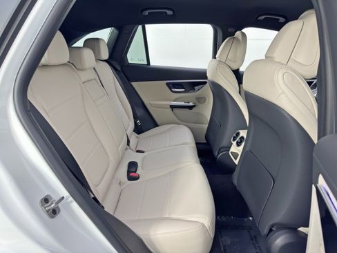 Used 2025 Mercedes-Benz GLC 350e 4MATIC image 46