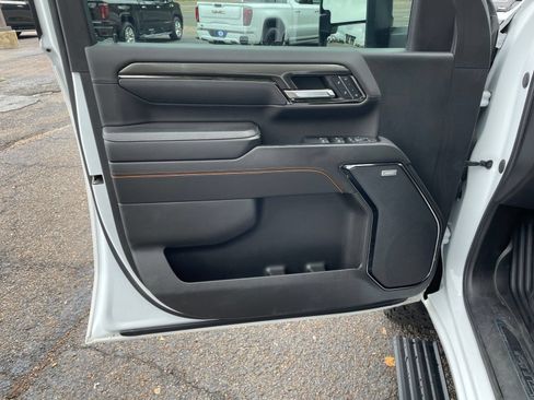Used 2024 GMC Sierra 2500 AT4 w/ AT4 Premium Plus Package AWD/4WD image 18