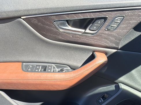 Used 2022 Audi Q8 Premium Plus w/ Premium Plus Package image 13