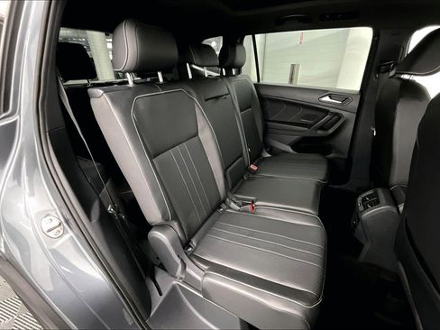 Used 2022 Volkswagen Tiguan SE R-Line FWD image 17