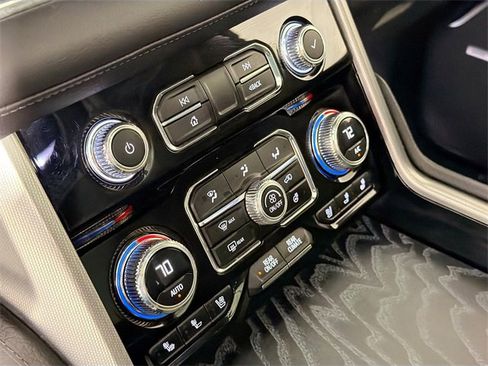 Used 2023 GMC Yukon XL Denali image 14